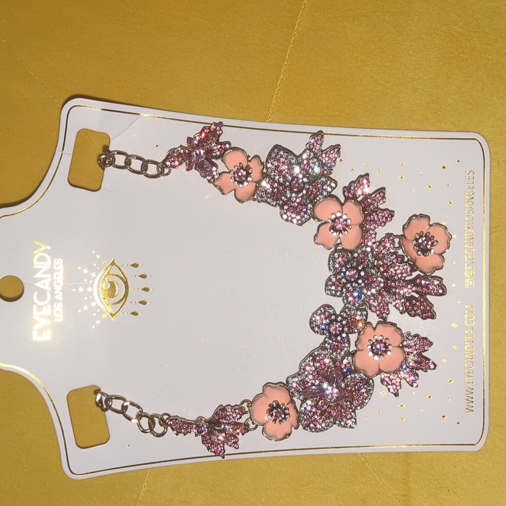 Eye Candy Pink Floral Necklace.  Beans New!